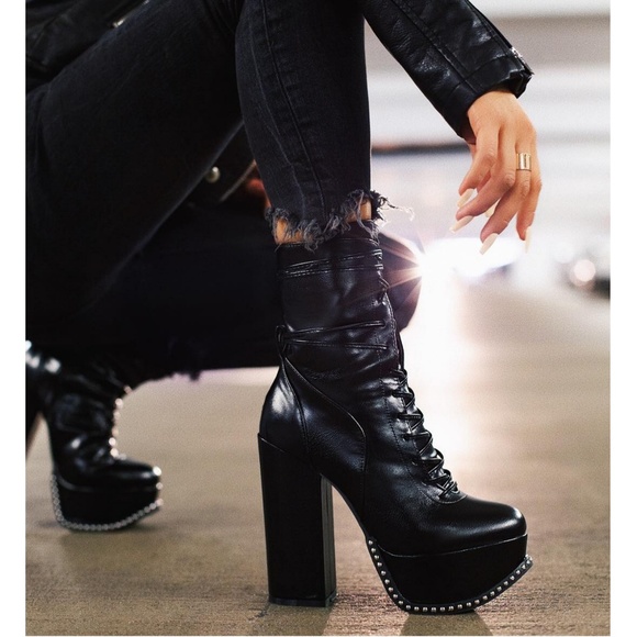 SARAH SIAH Shoes - Last Size 10🔥🖤Girl Cult Black
Leather Platform